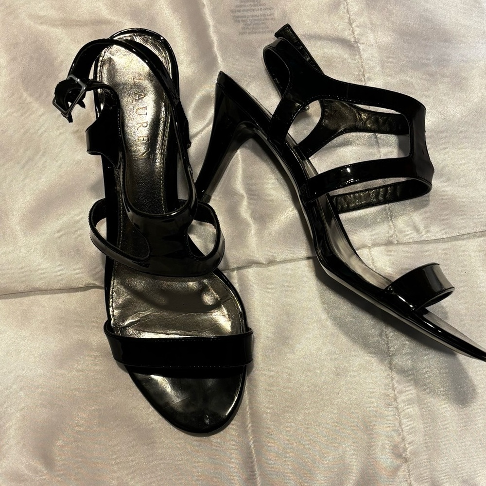 Only worn once Lauren by Ralph Lauren size 8B in Patent Leather